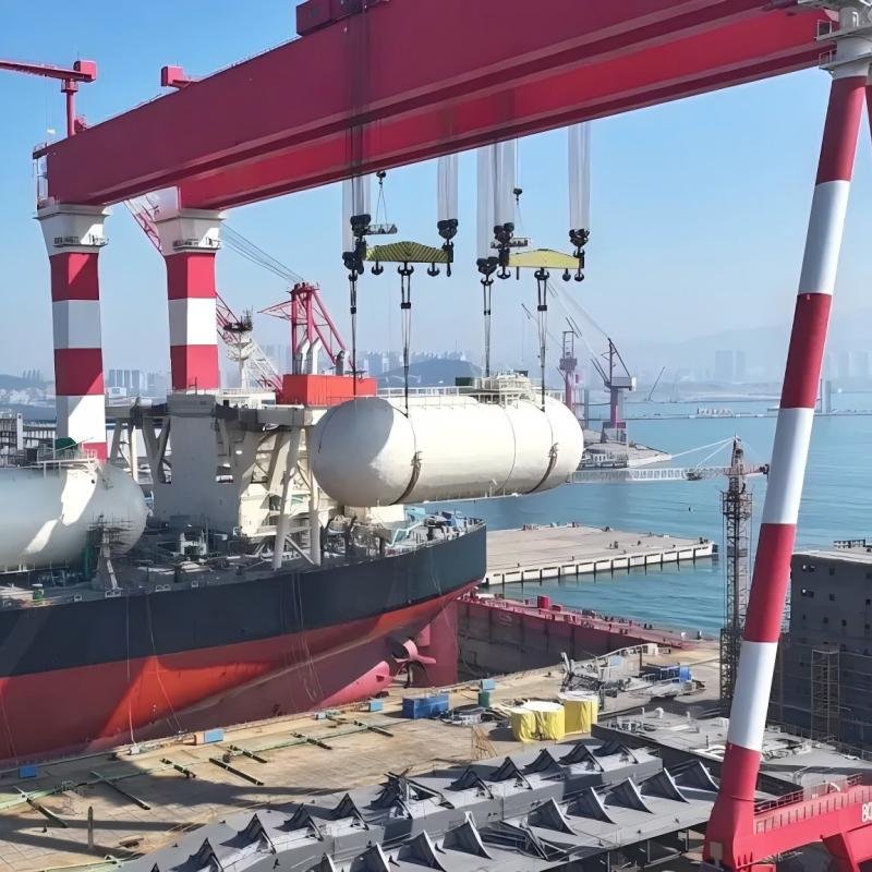 Shipyards gantry cranes