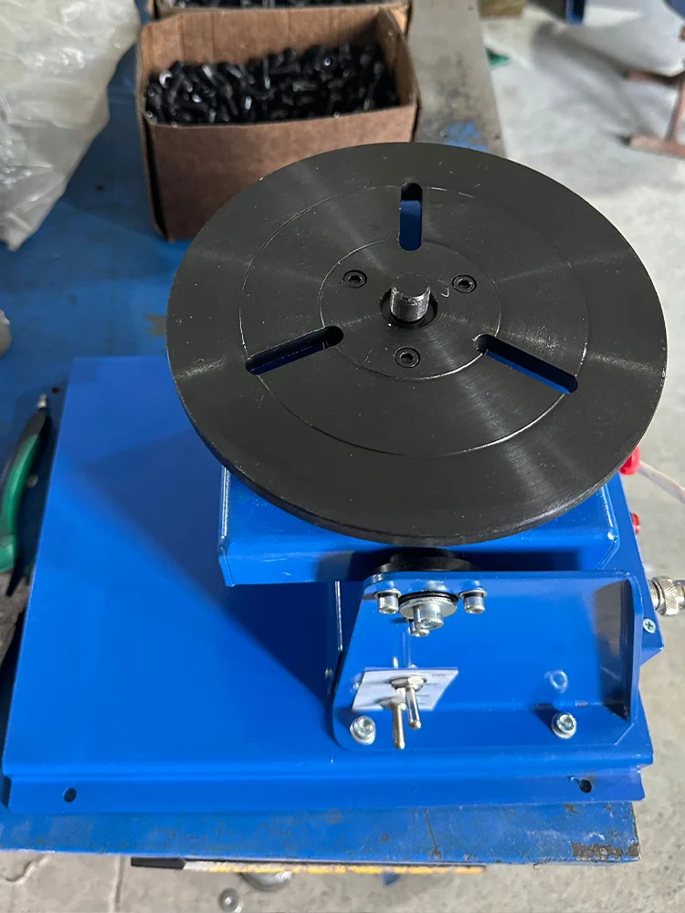 10kg Welding Positioner – Compact & Precision Turntable 17 10kg-welding-positioner-Live shooting1