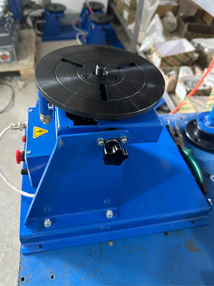 10kg Welding Positioner – Compact & Precision Turntable 19 10kg-welding-positioner-Live shooting3