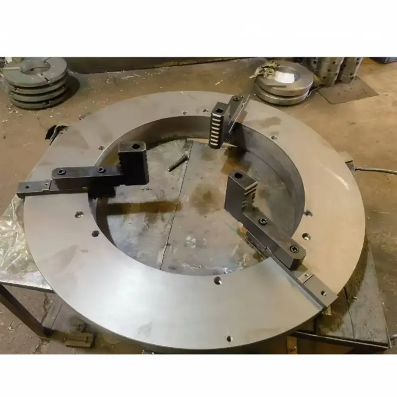 Self-Centering Welding Chuck